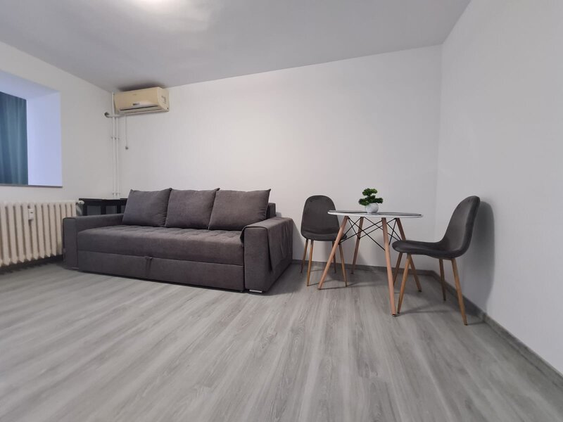 1 Decembrie, 4 minute M, garsoniera decomandata, DB1328.