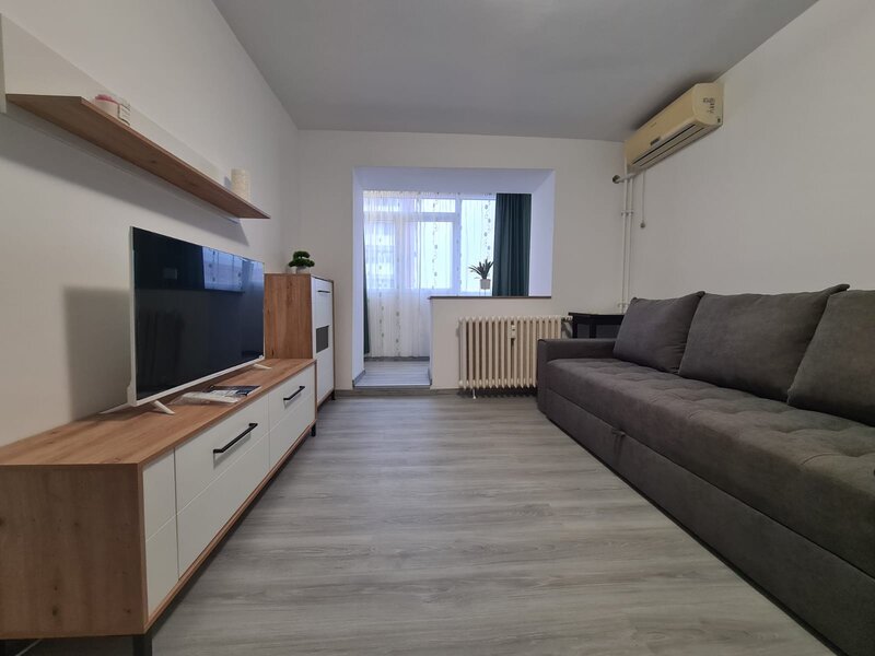 1 Decembrie, 4 minute M, garsoniera decomandata, DB1328.